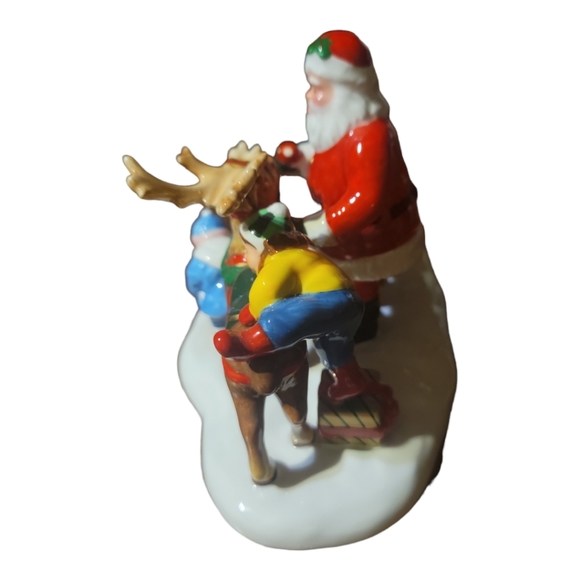 Vtg 99 Dept 56 Snow Village Santa Comes to Town #54958 w/Bx Reindeer Apples Kids - Picture 5 of 14